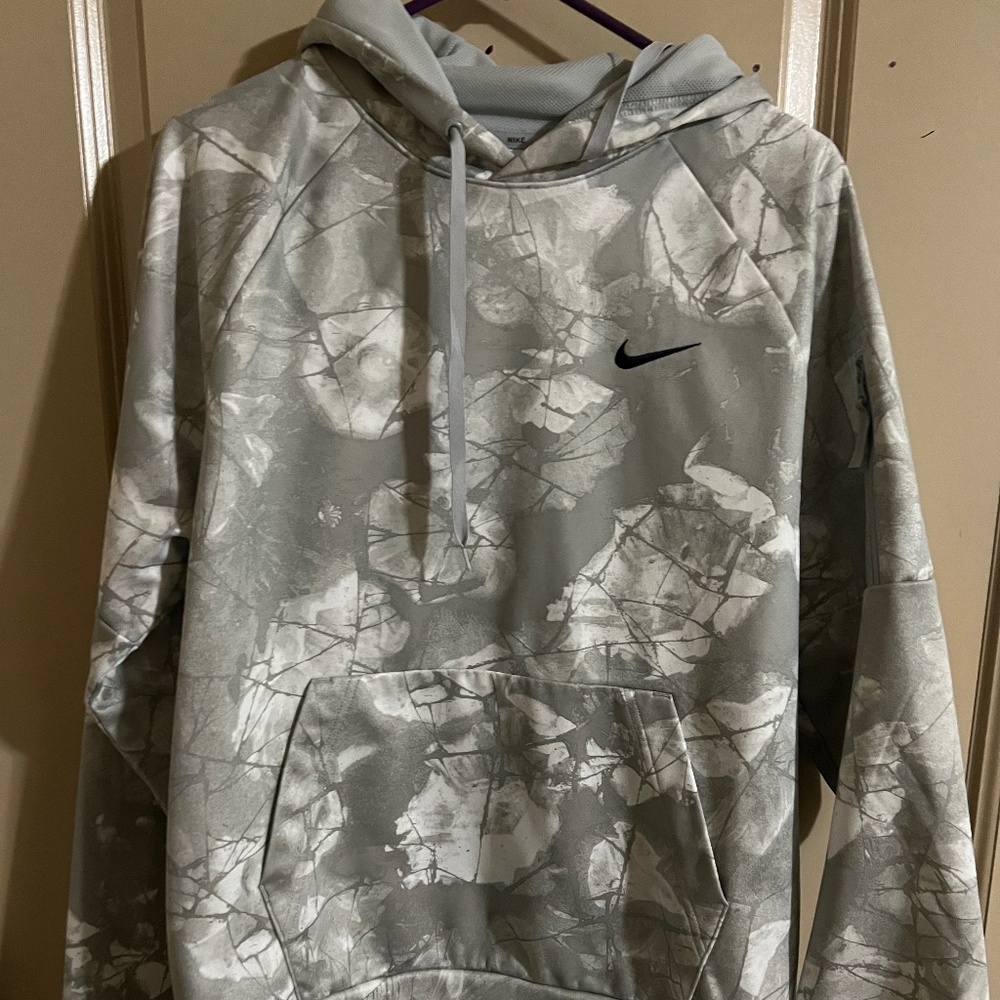 Like New Mens Therma Fit Nike Hoodie